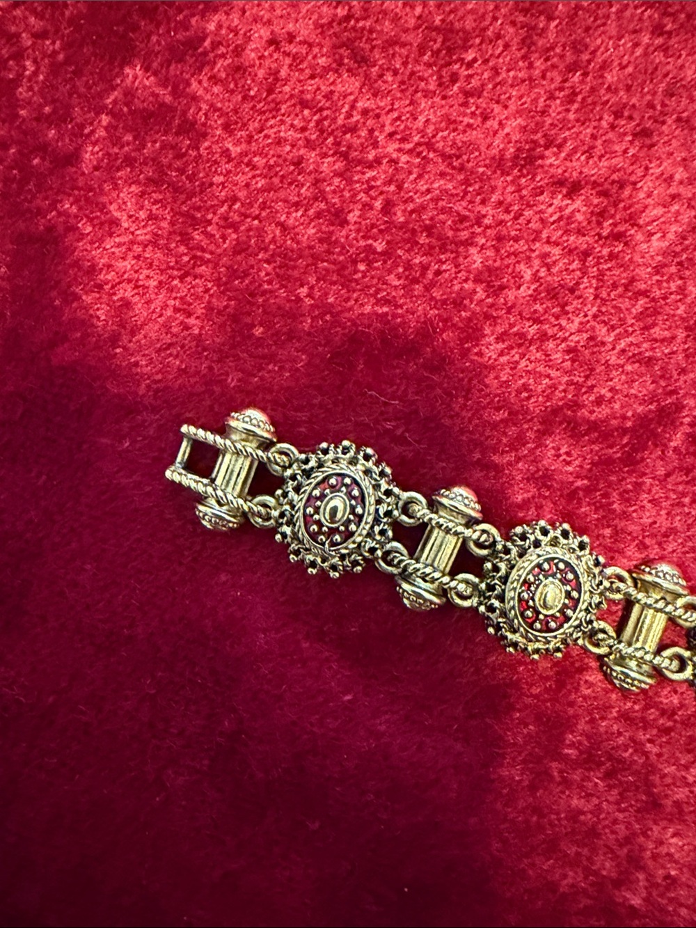VintageJoan Rivers Gold-Tone Filigree Link Bracelet with Red Accents like new 7” - Picture 2 of 5